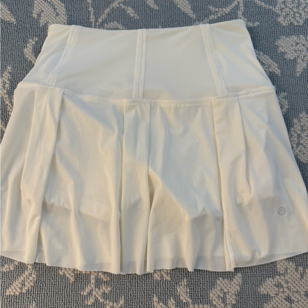 Lulu Women’s White Tennis Skirt - Picture 2 of 4